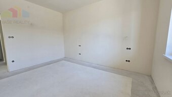 NOVOSTAVBA 4-IZBOVÉHO BUNGALOVU LEN 7 KM OD PIEŠŤAN – OBEC S - 10