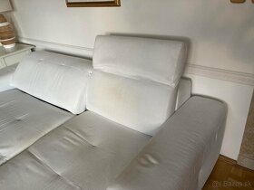 Biely elektricky polohovateľný gauč v tvare L - 10