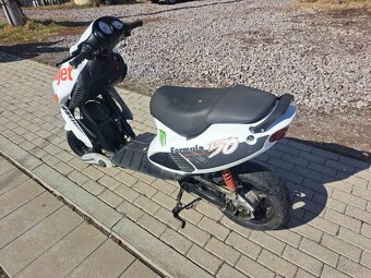 Honda  Peugeot   italjet - 10