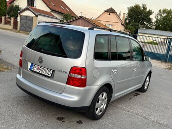 Volkswagen Touran 2.0FSI - 10