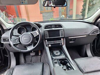 Jaguar F-Pace 2.0D I4 240k Prestige AWD A/T - 10