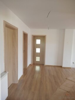 Ponúkame naše služby - malovanie : interiérov/exteriérov - 10