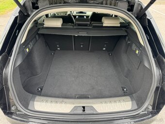 and Rover Range Rover Velar 2,0D HSE AWD 54000km - 10