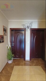 Novinka Rodinný dom s bazénom v lukratívnej lokalite - Nitr - 10