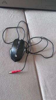 Predam pekny pocitac,vyzerá ako nový - 10