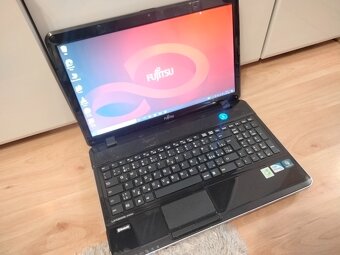 15,6" Fujitsu LifeBook / Intel B960 / 120gb ssd / 4gb ram / - 10