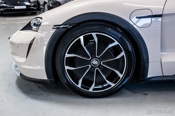 Porsche Taycan - 10