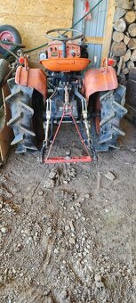 Kubota B7000E - 10