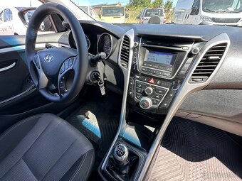 Hyundai i30 CW 1.6i CRDi VGT Family - 10