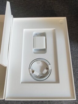 Apple iPad Air 5 (2022) Wi-Fi 256 GB Space Grey - 10