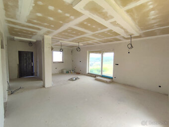 Rozostavaný 4 izbový rodinný dom na veľkorysom pozemku 1050  - 10