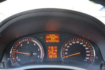 Toyota Avensis Combi 2.2 D-4D, SR voz, Panoráma, Koža - 10