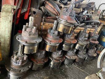 Predám rozpredám zadnú časť traktora zetor crystal - 10