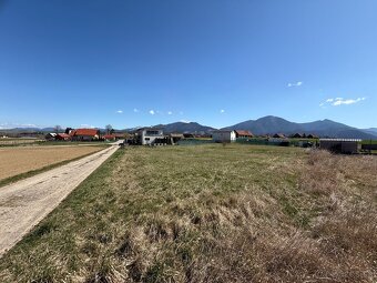 Skvelá ponuka - 60€/m2 stavebný pozemok v obci Karlová - 10