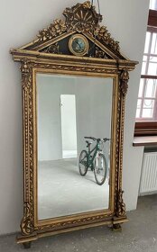 Zrkadlo v zdobenom starožitnom ráme - 10