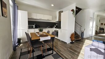 EXKLUZÍVNE Štýlový 4-izbový rodinný dom, 2 kúpeľne, - 10