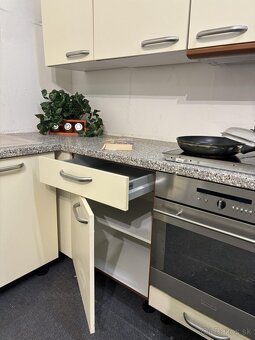 Nadčasová kuchyňa LEONA - 10