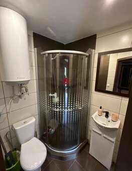 NA PREDAJ: DVOJPODLAŽNÁ CHATA – KLOKOČOV, CHATOVÁ OBLASŤ BOG - 10