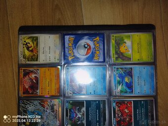 Pokémon album s V/VMAX + zlatý tréner – 30 € (pôvodne 67 €) - 10