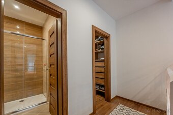 Štýlový tehlový bungalov, Perín, zástavba novostavieb - 10