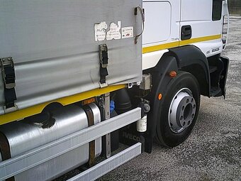 IVECO EUROCARGO 120 E25 E6 Valník + plachta + hydraulické če - 10