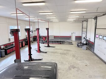 Zabehnutý autoservis s veľkorysým pozemkom a veľkým … - 10