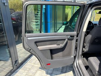 Volkswagen Touran 1.9 TDI DPF Highline - 10