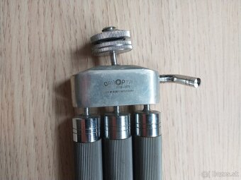 stary fotoaparat s filmom,stativ 20eur - 10