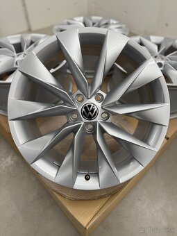 Nepoužité hliníkové disky 5x112 R19 Škoda Crystal - 10
