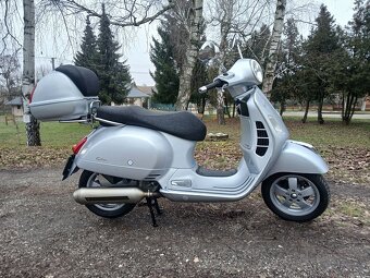 Piaggio Vespa GTS 250 - 10