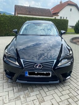 Lexus IS300h - 10