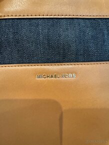Michael Kors crossbody kabelka - 10