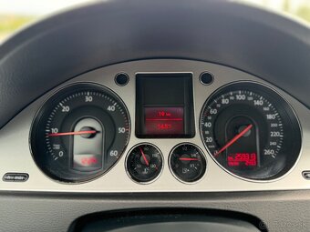 Volkswagen passat b6 2.0 TDI - 10