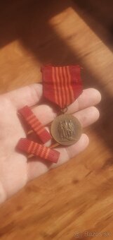 Odznaky rôzne.Medaile. - 10