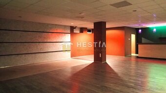 Veľký komerčný priestor 292 m2 priamo v centre mesta - 10