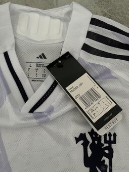 Manchester United - 10