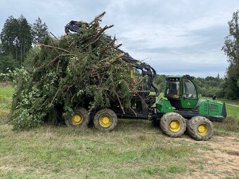 Predám vyvážačku John Deere 1210e - 10