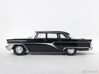 1:18 - GAZ 13 Čajka (1959) - Triple 9 - 1:18 - 10