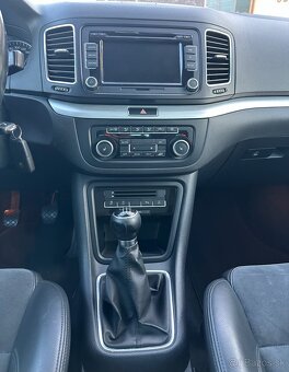 Volkswagen Sharan Highline, 2.0 CR 103 kW 7/2011, alcantara - 10