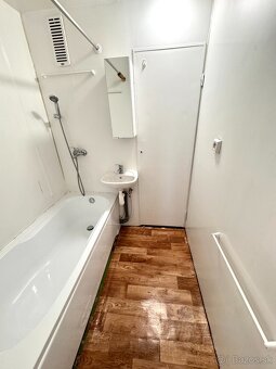 Prenájom- veľký 2i byt s balkónom B. Nemcovej, N. Zámky - 10