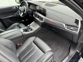BMW X6 M50i, 2021 rok, 390 kW - 10