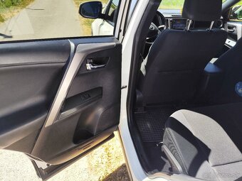 Toyota RAV4 2.0 diesel ročník 2017 - 10