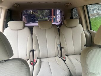 Kia Carnival - 10
