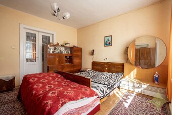 Zaujímavý, čiastočne zrekonštruovaný, rodinný dom v obci Buš - 10