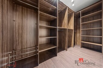 REZERVOVANÉ Veľkorysý, moderný byt - super lokalita - 10