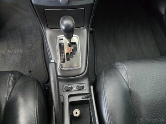 Toyota Avensis Combi - 10