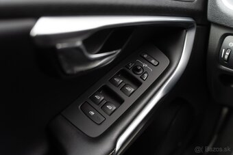 Volvo V40 D4 2.0L R- Desing - 10