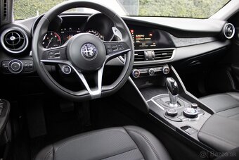 Alfa Romeo Giulia 2.0 GME AT - 10