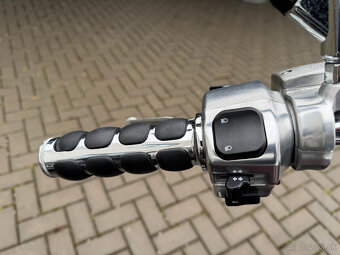 Yamaha XV 1900 Midnight Star - 10