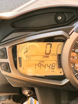 Triumph Speed Triple 1050 R (2016) - 10